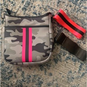 Haute Shore neoprene camp bag NWOT